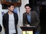 Puttershoek 8 december 2018
Presentatie boek Kees Verkerk. Ard Schenk en zijn vrouw krijgen allebei het eerste boek overhandigd.