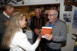 Puttershoek 8 december 2018
Presentatie boek Kees Verkerk. Ard Schenk en zijn vrouw krijgen allebei het eerste boek overhandigd.