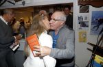 Puttershoek 8 december 2018
Presentatie boek Kees Verkerk. Ard Schenk en zijn vrouw krijgen allebei het eerste boek overhandigd.
