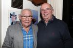 Puttershoek 8 december 2018
Presentatie boek Kees Verkerk. Ard Schenk en zijn vrouw krijgen allebei het eerste boek overhandigd.
