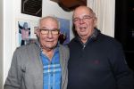 Puttershoek 8 december 2018
Presentatie boek Kees Verkerk. Ard Schenk en zijn vrouw krijgen allebei het eerste boek overhandigd.