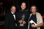 Amsterdam 19 december 2018
Sportman van het jaar verkiezing in afas live. Kjeld Nuis met Sportvrouw van het Jaar 2018 Suzanne Schulting, gehandicapte sporter van het Jaar 2018 Bibian Mentel en de coaches van het Jaar 2018 Jac Orie en Raemon Sluijter De baanwielrenners werden ploeg van het jaar, Marianne Timmer kreeg een ouvre prijs en Rico Verhoeven werd door de Zapp kijkers gekozen tot meest populaire sporter. Kjeld met zijn ouders