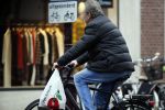 Amsterdam 28 november 2018
Maarten Spanjer doet boodschappen in amsterdam zuid