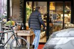 Amsterdam 28 november 2018
Maarten Spanjer doet boodschappen in amsterdam zuid