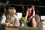 Amsterdam 13 oktober 2018
Martijn Krabbe verliefd en kussend op terras met zijn vriendin Deborah.