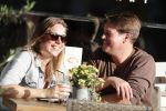 Amsterdam 13 oktober 2018
Martijn Krabbe verliefd en kussend op terras met zijn vriendin Deborah.