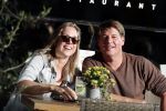Amsterdam 13 oktober 2018
Martijn Krabbe verliefd en kussend op terras met zijn vriendin Deborah.