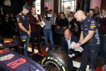 Amsterdam 13 november 2018
Presentatie TAG Heuer horloge van Max Verstappen in Hotel Arena. Robert Doornbos en Rob Kamphues doen de presentatie.