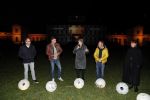 Soestdijk Baarn 6 december 2018
Kick off voor KWF aktie met lampionnen bij paleis Soestdijk . oa Wilfred Genee Coosje Smid Mirella v Markus Jeroen Snel en Andre v d Toorn doen mee.