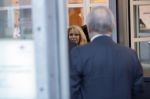 Den Bosch 30 november 2018
Rechtszaak tussen Johan Vlemmix en Patricia Paay. Johan kwam met een look a like pop ( in rolstoel) van zichzelf en Patricia kwam met haar man Robbert Hinfelaar naar de rechtbank in Den Bosch.