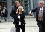 Den Bosch 30 november 2018
Rechtszaak tussen Johan Vlemmix en Patricia Paay. Johan kwam met een look a like pop ( in rolstoel) van zichzelf en Patricia kwam met haar man Robbert Hinfelaar naar de rechtbank in Den Bosch.