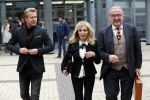 Den Bosch 30 november 2018
Rechtszaak tussen Johan Vlemmix en Patricia Paay. Johan kwam met een look a like pop ( in rolstoel) van zichzelf en Patricia kwam met haar man Robbert Hinfelaar naar de rechtbank in Den Bosch.
