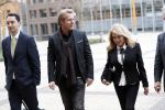 Den Bosch 30 november 2018
Rechtszaak tussen Johan Vlemmix en Patricia Paay. Johan kwam met een look a like pop ( in rolstoel) van zichzelf en Patricia kwam met haar man Robbert Hinfelaar naar de rechtbank in Den Bosch.