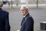 Hilversum 12 december 2018
Pieter Broertjes en Johan Remkes ontvangen prinses Beatrix bij beeld en geluid op het mediapark. Verlengde auto Volvo van de prinses