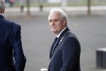 Hilversum 12 december 2018
Pieter Broertjes en Johan Remkes ontvangen prinses Beatrix bij beeld en geluid op het mediapark. Verlengde auto Volvo van de prinses