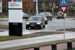 Hilversum 12 december 2018
Pieter Broertjes en Johan Remkes ontvangen prinses Beatrix bij beeld en geluid op het mediapark. Verlengde auto Volvo van de prinses