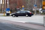 Hilversum 12 december 2018
Pieter Broertjes en Johan Remkes ontvangen prinses Beatrix bij beeld en geluid op het mediapark. Verlengde auto Volvo van de prinses