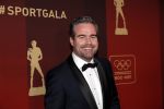 Amsterdam 19 december 2018
Sportman van het jaar verkiezing in afas live. Kjeld Nuis met Sportvrouw van het Jaar 2018 Suzanne Schulting, gehandicapte sporter van het Jaar 2018 Bibian Mentel en de coaches van het Jaar 2018 Jac Orie en Raemon Sluijter De baanwielrenners werden ploeg van het jaar, Marianne Timmer kreeg een ouvre prijs en Rico Verhoeven werd door de Zapp kijkers gekozen tot meest populaire sporter. Raemon met zijn vriendin Fatima Moreiro de Melo