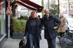 Amsterdam 17 december 2018
Ruud Gullit met zijn vriendin Karin de Rooij in Amsterdam zuid.