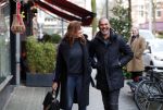 Amsterdam 17 december 2018
Ruud Gullit met zijn vriendin Karin de Rooij in Amsterdam zuid.