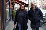 Amsterdam 17 december 2018
Ruud Gullit met zijn vriendin Karin de Rooij in Amsterdam zuid.