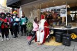 Amsterdam 1december 2018
Sinterklaas en zijn pieten op de cornelis schuytstraat.