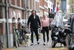 Amsterdam 22 november 2018
Sonja Bakker met vriend Barry Suijdam aan de wandel met hun hond in Amsterdam zuid.