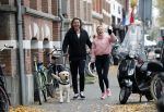 Amsterdam 22 november 2018
Sonja Bakker met vriend Barry Suijdam aan de wandel met hun hond in Amsterdam zuid.