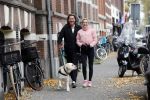 Amsterdam 22 november 2018
Sonja Bakker met vriend Barry Suijdam aan de wandel met hun hond in Amsterdam zuid.