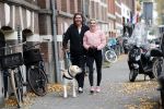 Amsterdam 22 november 2018
Sonja Bakker met vriend Barry Suijdam aan de wandel met hun hond in Amsterdam zuid.