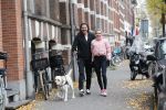 Amsterdam 22 november 2018
Sonja Bakker met vriend Barry Suijdam aan de wandel met hun hond in Amsterdam zuid.