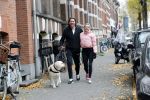 Amsterdam 22 november 2018
Sonja Bakker met vriend Barry Suijdam aan de wandel met hun hond in Amsterdam zuid.