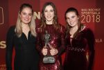 Amsterdam 19 december 2018
Sportman van het jaar verkiezing in afas live. Kjeld Nuis met Sportvrouw van het Jaar 2018 Suzanne Schulting, gehandicapte sporter van het Jaar 2018 Bibian Mentel en de coaches van het Jaar 2018 Jac Orie en Raemon Sluijter De baanwielrenners werden ploeg van het jaar, Marianne Timmer kreeg een ouvre prijs en Rico Verhoeven werd door de Zapp kijkers gekozen tot meest populaire sporter. Suzanne Schulting met ouders zussen vriendinnen en vriend