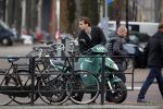 Amsterdam 25 november 2018
Thierry Baudet vertrekt vanaf zijn huis naar het programma buitenhof van Paul Witteman.