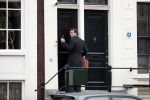 Amsterdam 25 november 2018
Thierry Baudet vertrekt vanaf zijn huis naar het programma buitenhof van Paul Witteman.