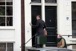 Amsterdam 25 november 2018
Thierry Baudet vertrekt vanaf zijn huis naar het programma buitenhof van Paul Witteman.