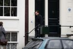 Amsterdam 25 november 2018
Thierry Baudet vertrekt vanaf zijn huis naar het programma buitenhof van Paul Witteman.