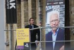 Amsterdam 25 november 2018
Thierry Baudet vertrekt vanaf zijn huis naar het programma buitenhof van Paul Witteman.