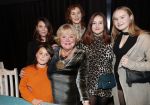 Hilversum 3 december 2018
Tineke de Nooij krijgt ouvre award bij beeld en geluid. Tineke met dochters en kleinkinderen