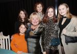 Hilversum 3 december 2018
Tineke de Nooij krijgt ouvre award bij beeld en geluid. Tineke met dochters en kleinkinderen