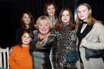 Hilversum 3 december 2018
Tineke de Nooij krijgt ouvre award bij beeld en geluid. Tineke met dochters en kleinkinderen