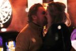 Amsterdam  29 november 2018
Wesly Bronkhorst betrapt met zijn nieuwe vriendin in een bruin cafe in Amsterdam.