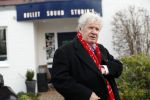 Nederhorst den Berg 5 december 2018
Opnames liedje voor afscheid Edwin Evers door heel veel collegaâ€™s en artiesten in de Bullet sound studioâ€™s. Willibrord Frequin met zijn vriendin