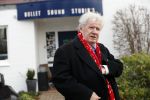 Nederhorst den Berg 5 december 2018
Opnames liedje voor afscheid Edwin Evers door heel veel collegaâ€™s en artiesten in de Bullet sound studioâ€™s. Willibrord Frequin met zijn vriendin