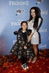 Amsterdam 16 november 2019
Premiere Frozen 2 in Tuschinski. Amanda Balk met dochter