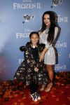 Amsterdam 16 november 2019
Premiere Frozen 2 in Tuschinski. Amanda Balk met dochter