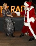 Amsterdam, 6 December 2019
Sky Radioâ€™s Christmas Tree For Charity met BN-ers
Anouk Smulders en Kerstman sky radio