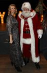 Amsterdam, 6 December 2019
Sky Radioâ€™s Christmas Tree For Charity met BN-ers
Anouk Smulders en Kerstman sky radio