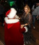 Amsterdam, 6 December 2019
Sky Radioâ€™s Christmas Tree For Charity met BN-ers
Anouk Smulders en Kerstman sky radio