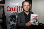 Amsterdam 15 november 2019
Rechtszaak Auke Kok versus de johan Cruijff foundation. Na zitting is de boekpresentatie in cafe op de middenweg.